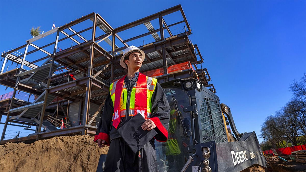 Yajyoo on a work site