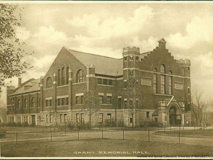 Postcard of Grant Memorial Hall. The image on the postcard is a photograph of the building.