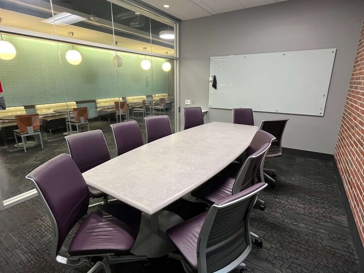 Photo of room 128 in the Adele Hall Learning Commons