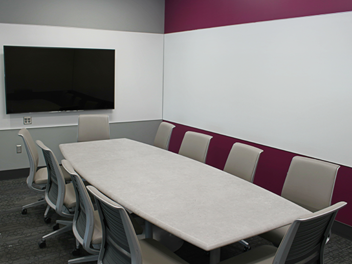 Photo of study room 119 in the Adele Hall Learning Commons