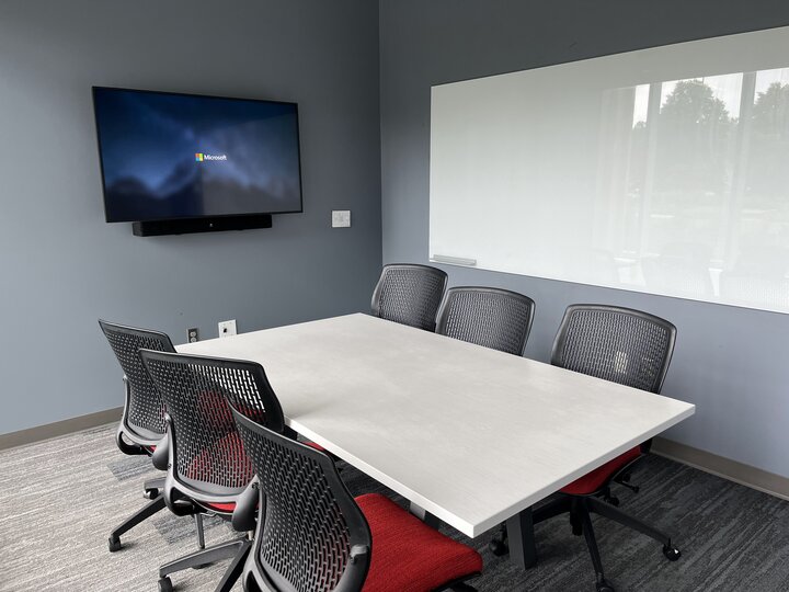 Photo of study room 113 at Dinsdale Learning Commons