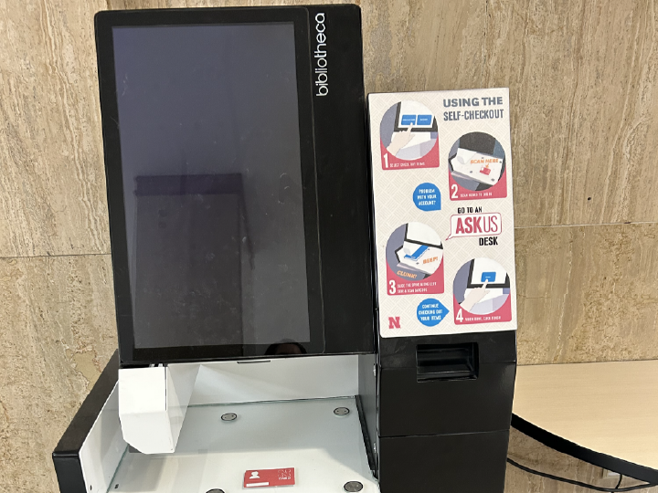 Self-checkout kiosk