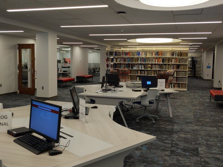 Photo of computer stations at Dinsdale Learning Commons