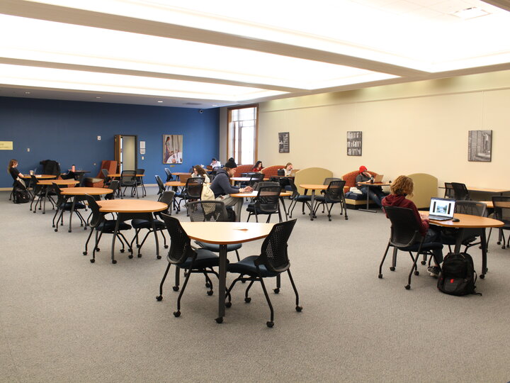 Photo of the talk zone study space at Love South